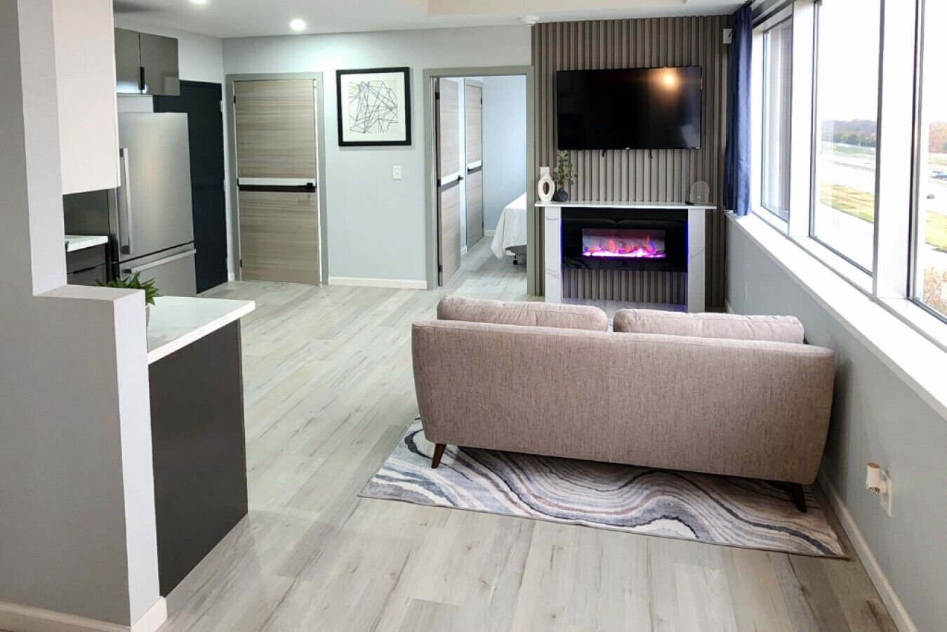 Smart TV, fireplace, stereo