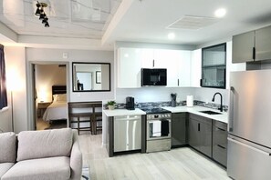 Fridge, microwave, stovetop, dishwasher
