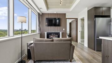 Smart TV, fireplace, stereo