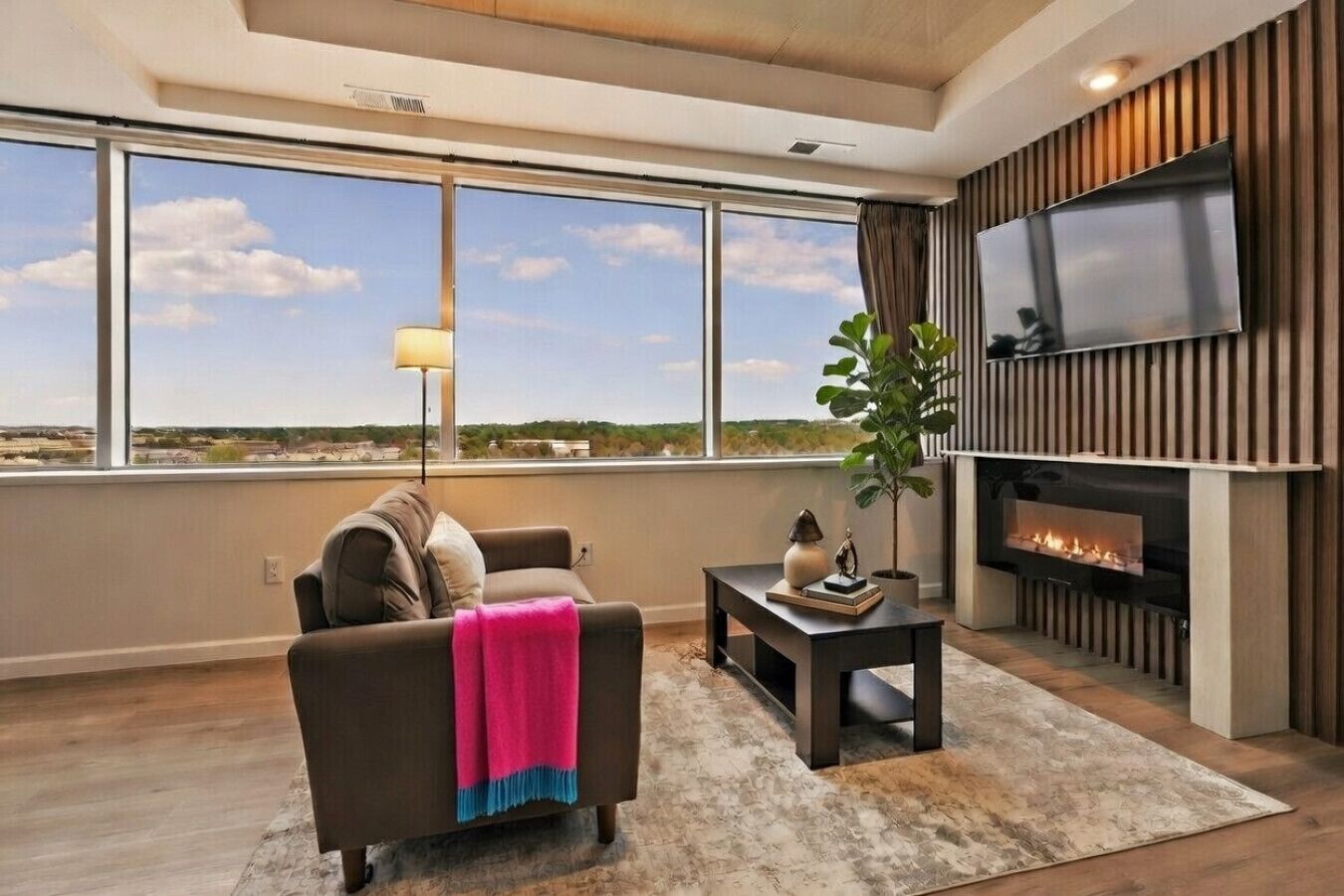 Smart TV, fireplace, stereo