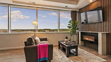 Smart TV, fireplace, stereo