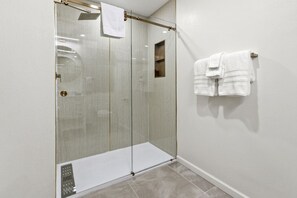 Hair dryer, towels - Modern High-Rise Apartment - 4 (Tulsa)