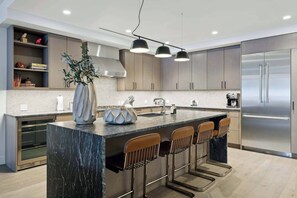 Refrigerador, microondas, horno, placa de cocina