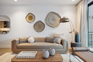 Smart TV y chimenea 