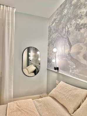 1 Schlafzimmer, Zimmersafe, Schreibtisch, Bügeleisen/Bügelbrett