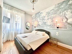 1 Schlafzimmer, Zimmersafe, Schreibtisch, Bügeleisen/Bügelbrett