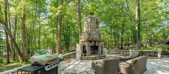 New! Sailor's Point: Lakefront, Hot Tub, Dock, Dogs OK!