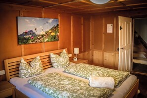 5 makuuhuonetta, vauvan matkasänky, Wi-Fi, vuodevaatteet