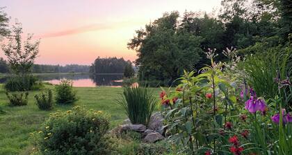 Private cottage on 8 wooded and flower-filled acres at Lake Wentworth and the Wentworth River