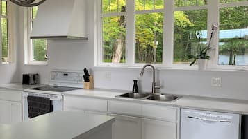 Refrigerador, horno, placa de cocina, lavavajillas