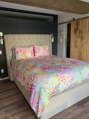 2 bedrooms, desk, WiFi, bed sheets - Private cottage on 8 wooded and flower-filled acres at Lake Wentworth and the Wentworth River  (Moodys Corner)