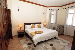 Desk, laptop workspace, free WiFi - SAS Residence (Arusha)