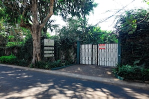 Front of property - SAS Residence (Arusha)