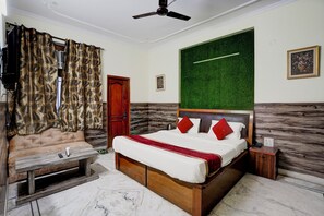 Street view - The Everest 43 (Noida)