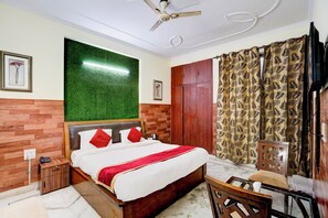 Espacio para trabajar con laptop y sistema de insonorización