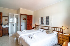 2 slaapkamers, een strijkplank/strijkijzer, gratis wifi, beddengoed