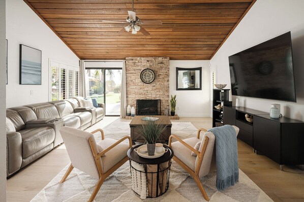 Smart TV, fireplace, table tennis