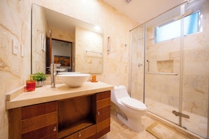 Deluxe-Apartment, Balkon | Badezimmer