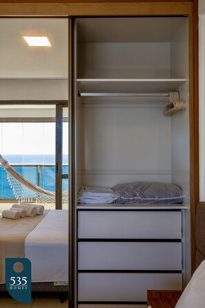 1 quarto, acesso à internet, roupa de cama