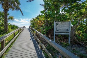 Property grounds - CT 705 Charming 2-bedroom condo in ever-popular Cape Canaveral (Cape Canaveral)