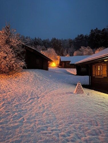 Blockhaus Holzzeit 
für Familien, Paare, Urlauber mit Haustieren