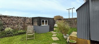 1 bedroom accommodation in Petworth, West Sussex