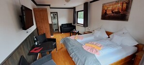 15 bedrooms, travel cot, WiFi, bed sheets