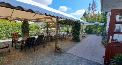 Komfort-Gruppenhaus Quellenhof 27 Pers. -Nahe am Wald