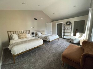 3 bedrooms, desk, travel cot, free WiFi