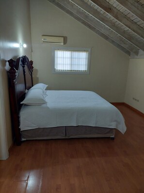 3 soverom, strykejern/-brett, wi-fi og sengetøy