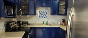 Spectacular view 3-bedroom Apt. in a gated community with AC, & WiFi, Kingston.