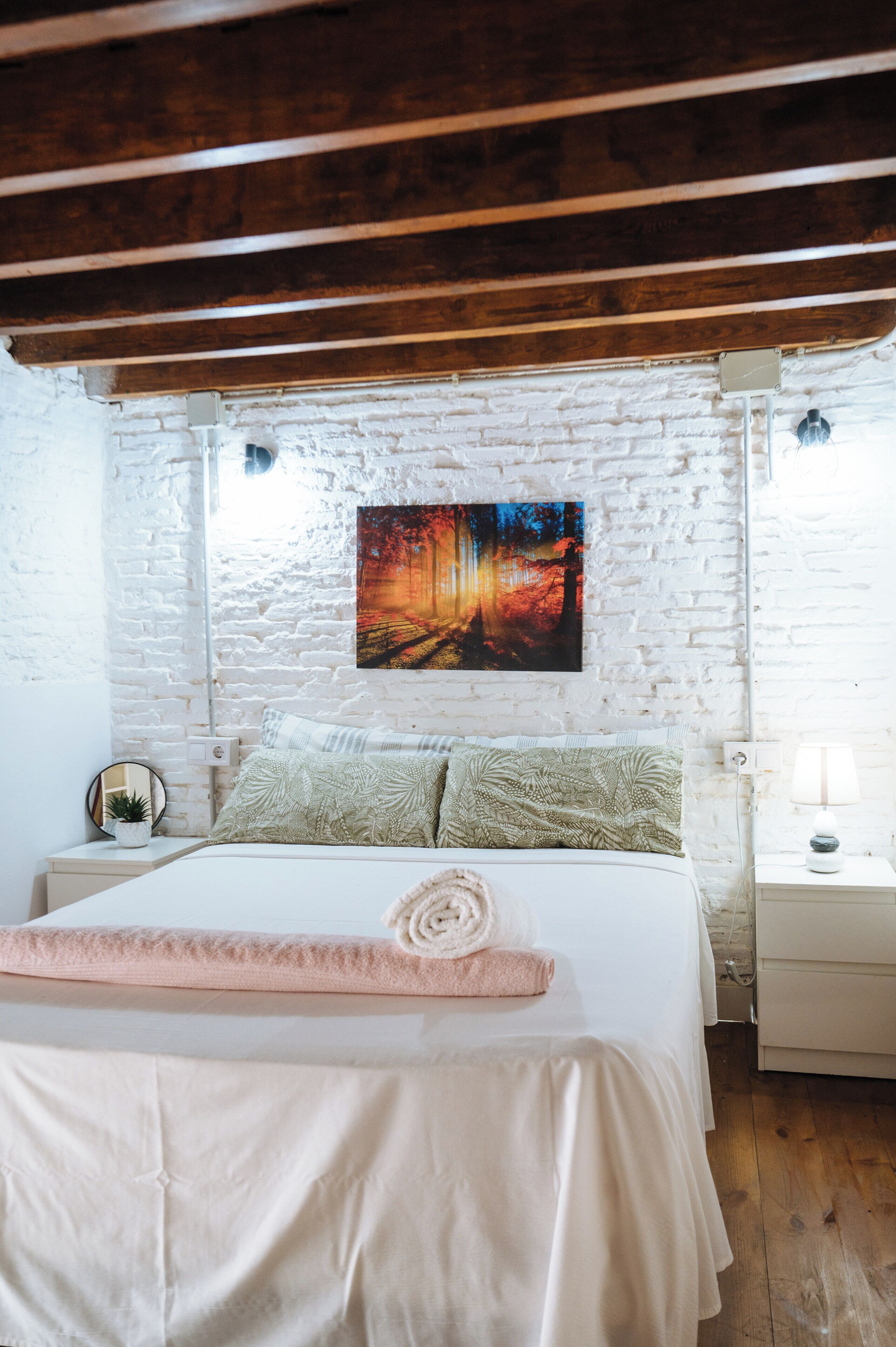 Private room in shared flat Num 2 | Literie de qualité supérieure, bureau, Wi-Fi gratuit, draps fournis