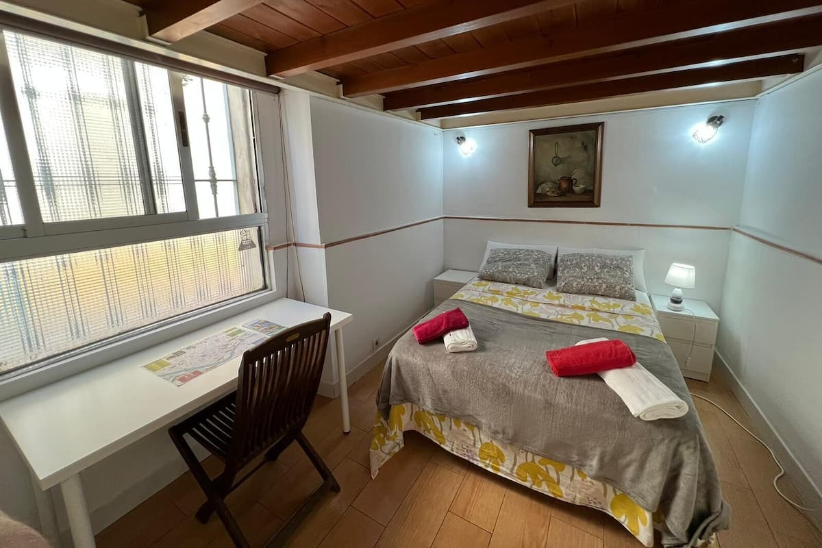 Literie de qualité supérieure, bureau, Wi-Fi gratuit, draps fournis