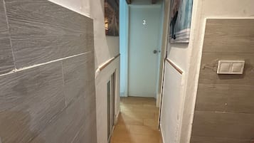 Private individual Room num 4 | Literie de qualité supérieure, bureau, Wi-Fi gratuit, draps fournis