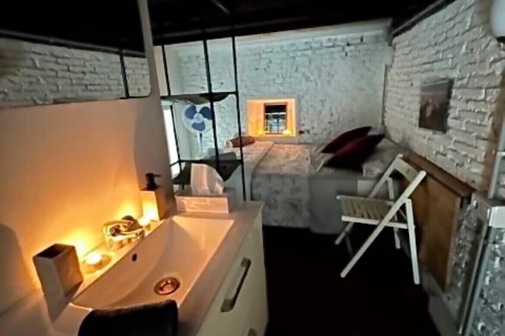 airbhouse private rooms & apartments