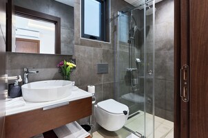 Junior Suite, Balcony, City View | Bathroom | Free toiletries, hair dryer, bathrobes, slippers