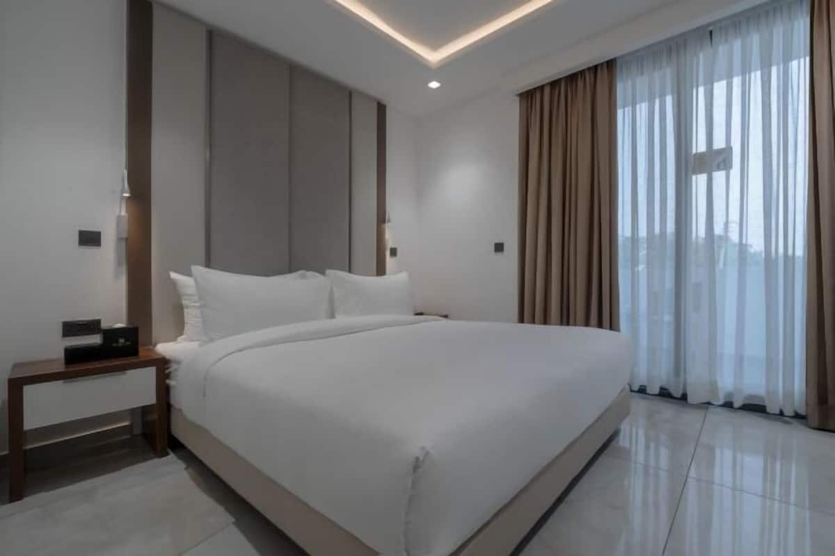 1 bedroom, in-room safe, laptop workspace, blackout drapes