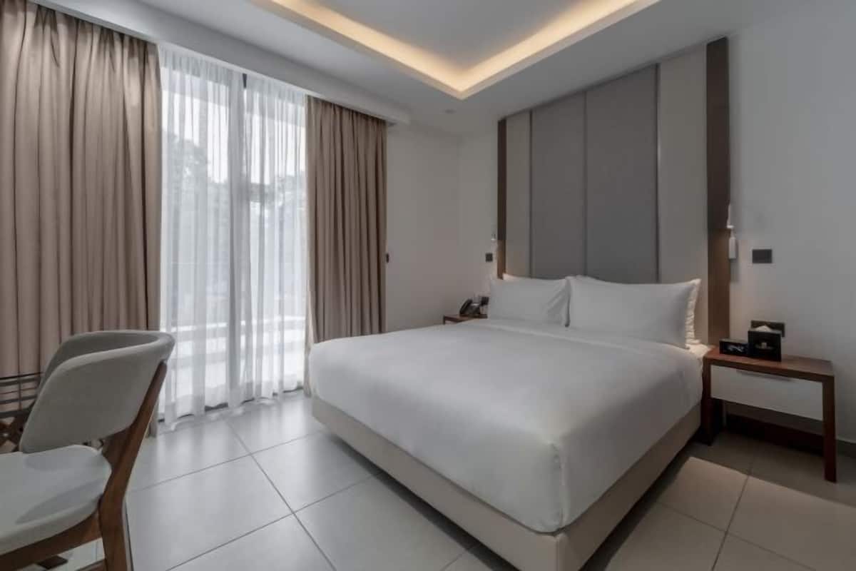 In-room safe, laptop workspace, blackout curtains, soundproofing