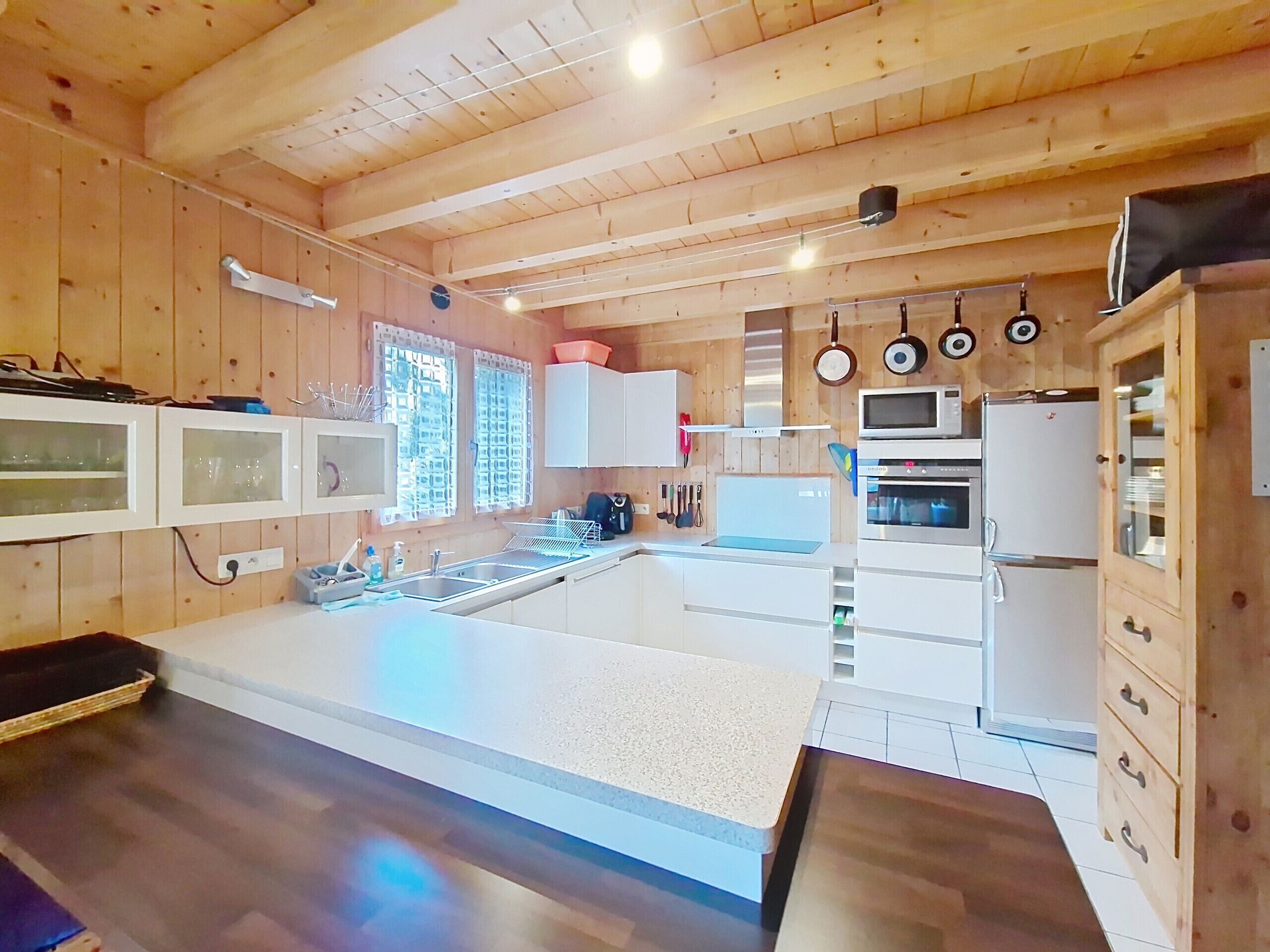 Kühlschrank, Mikrowelle, Ofen, Geschirrspüler