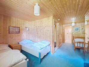 4 室のベッドルーム、WiFi (無料)