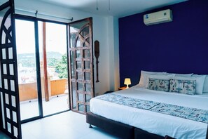 7 bedrooms, WiFi, bed sheets