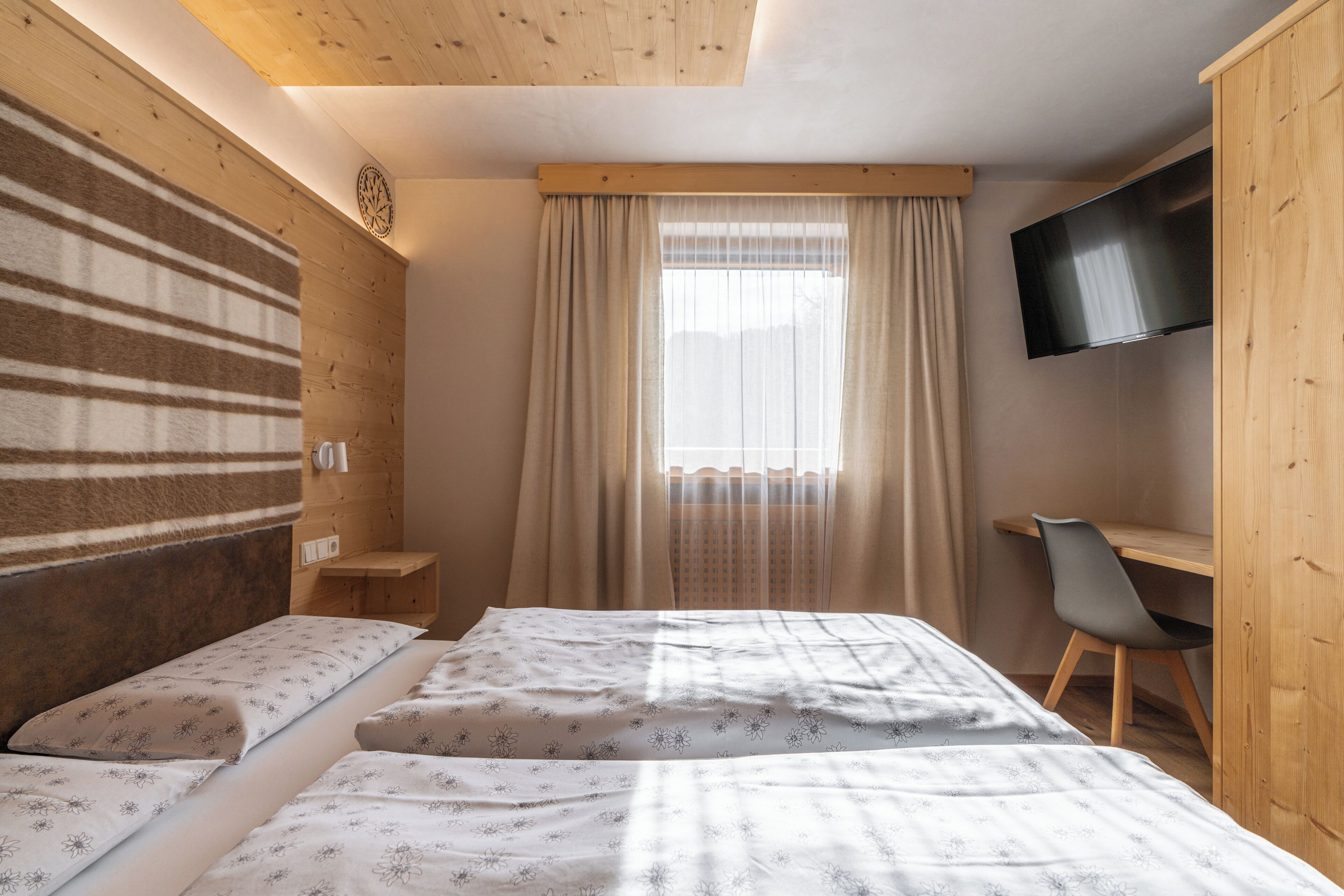 2 Schlafzimmer, Zimmersafe, Schreibtisch, Bügeleisen/Bügelbrett