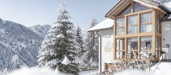 Ciasa Iachin · Charming Mountain Retreat with Private Sauna & Hot Tub