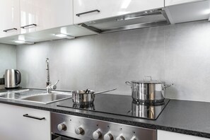 Fridge, microwave, oven, stovetop - Ciasa Iachin · Charming Mountain Retreat with Private Sauna & Hot Tub (Trentino-Alto Adige)