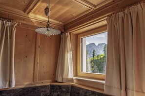 Interior - Ciasa Iachin · Charming Mountain Retreat with Private Sauna & Hot Tub (Trentino-Alto Adige)