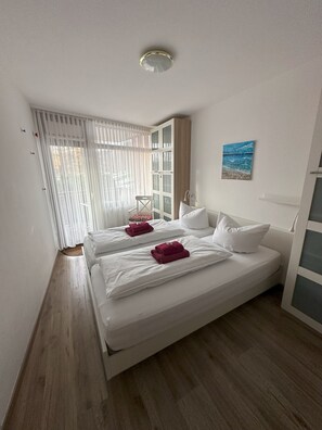 Room - Cozy apartment on a mountain lake in a vacation resort with pool (Schluchsee)