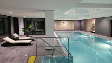 Innenpool, beheizter Pool