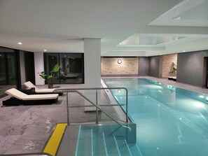 Piscina coperta, una piscina riscaldata