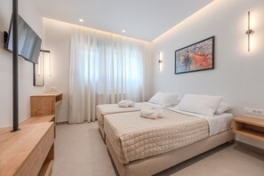 4 bedrooms, in-room safe, iron/ironing board, free WiFi - Gaia villa,private pool,near tavern, beach, market (Gerani)