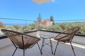 Property grounds - Gaia villa,private pool,near tavern, beach, market (Gerani)
